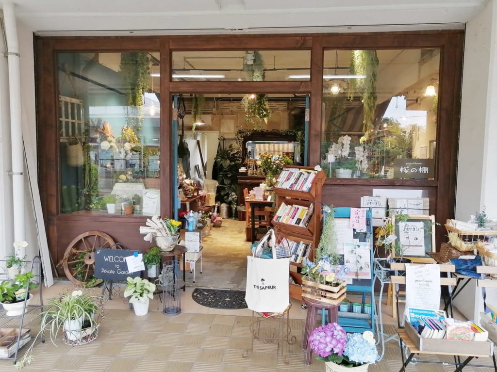 green&books 桜の棚