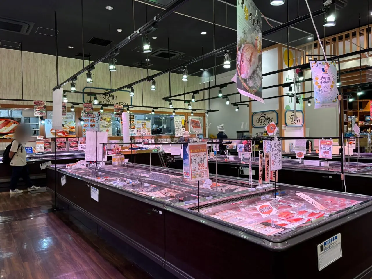 魚耕店内
