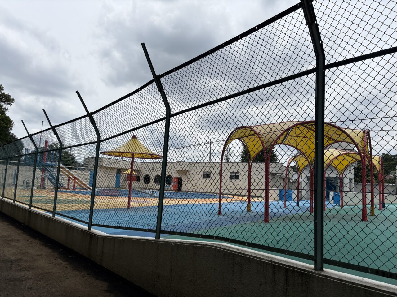 鵜野森プール